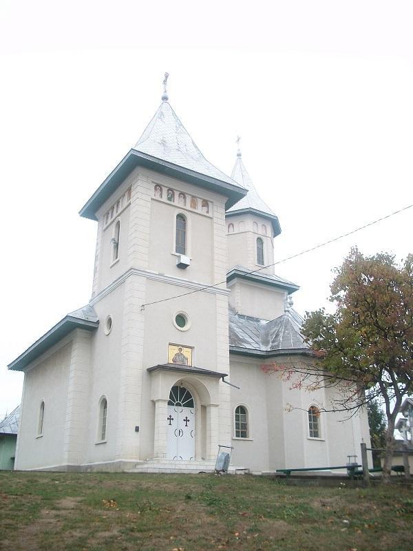 Biserica - vedere exterioară