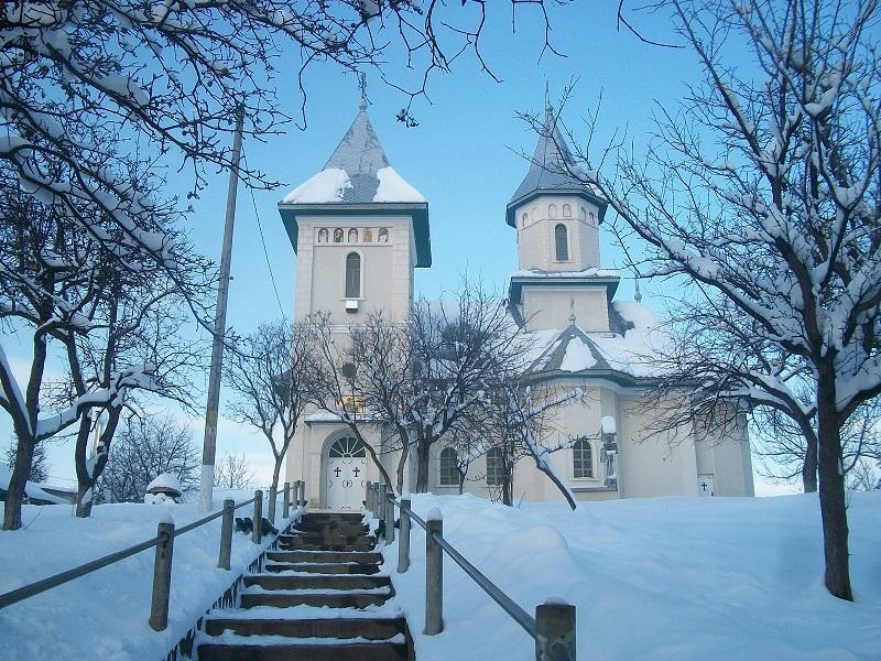 Biserica - vedere exterioară